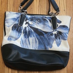 White Simply Vera Catherine Tote Purse